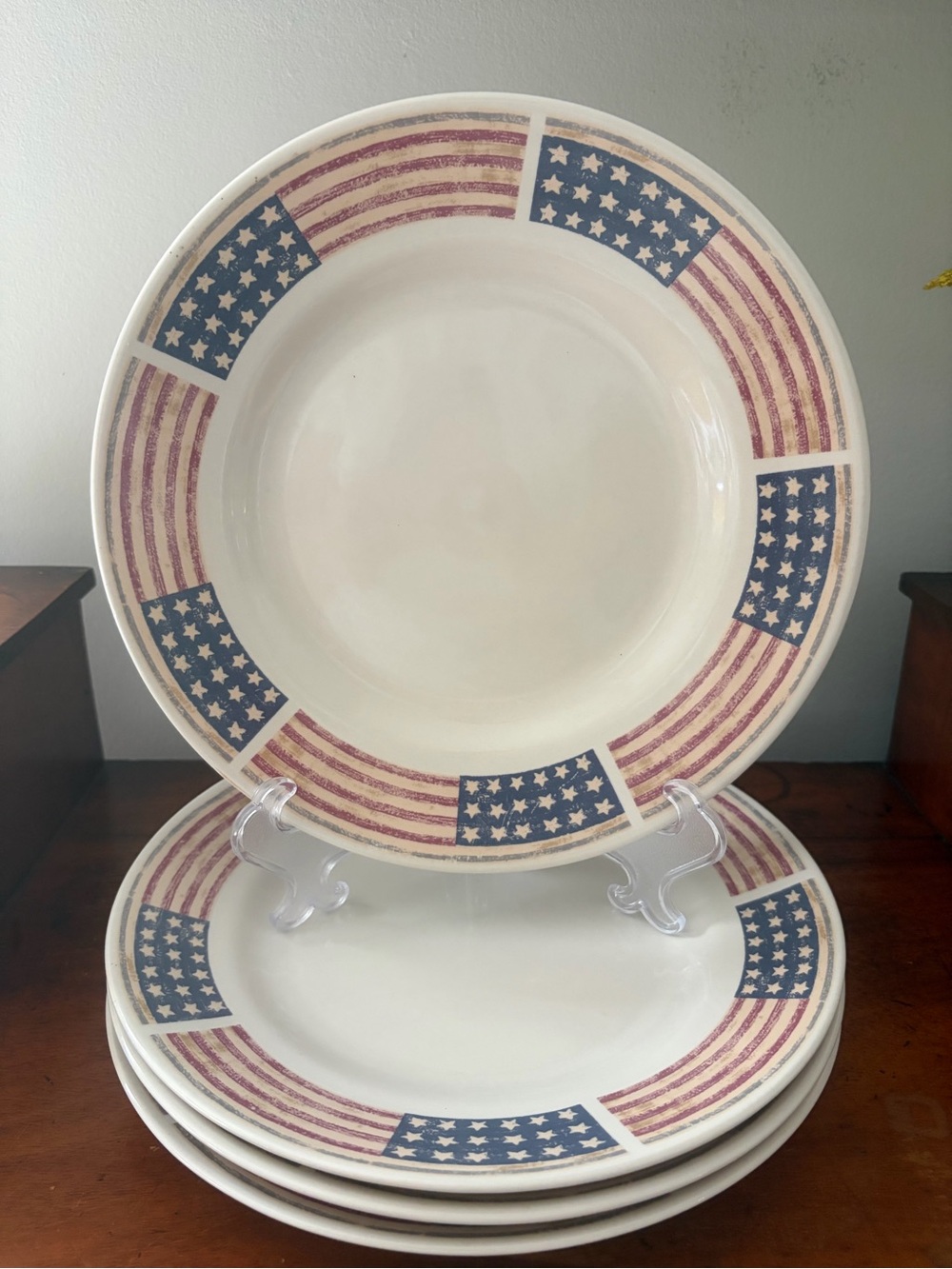 Gibson every day, Americana patriotic, flag dinner plates 11” set of 4
